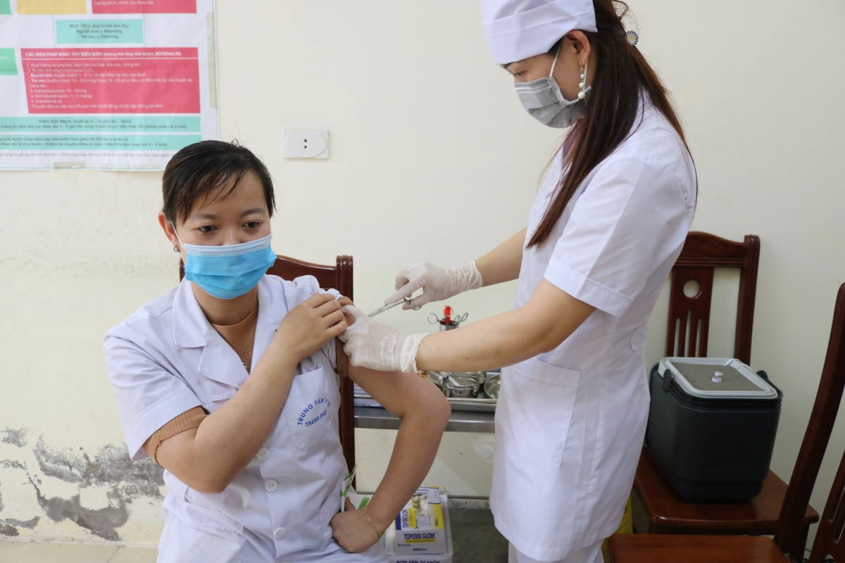 Triển khai tiêm phòng vaccine Covid- 19 tại Hưng Yên.
