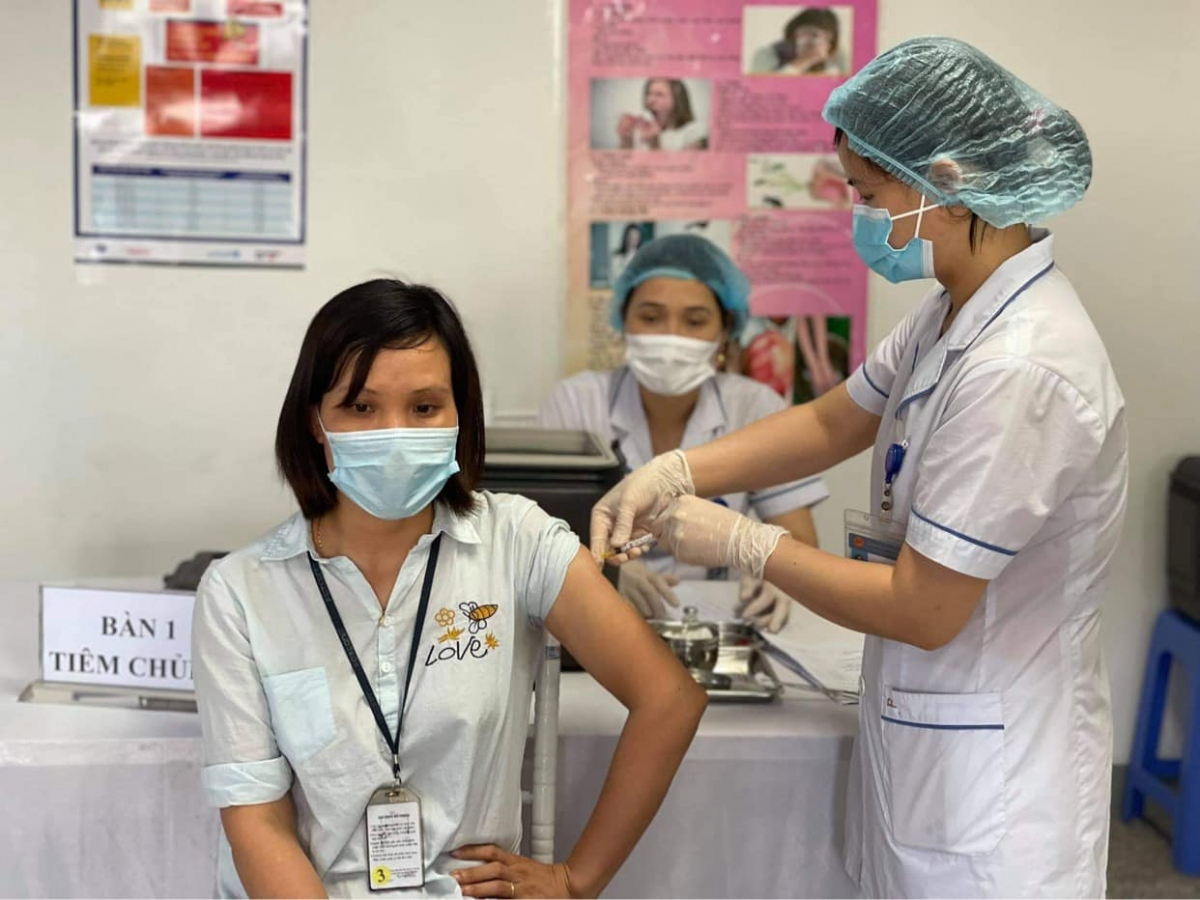 96 công nhân đầu tiên ở KCN Quế Võ, Bắc Ninh được tiêm vaccine phòng COVID-19