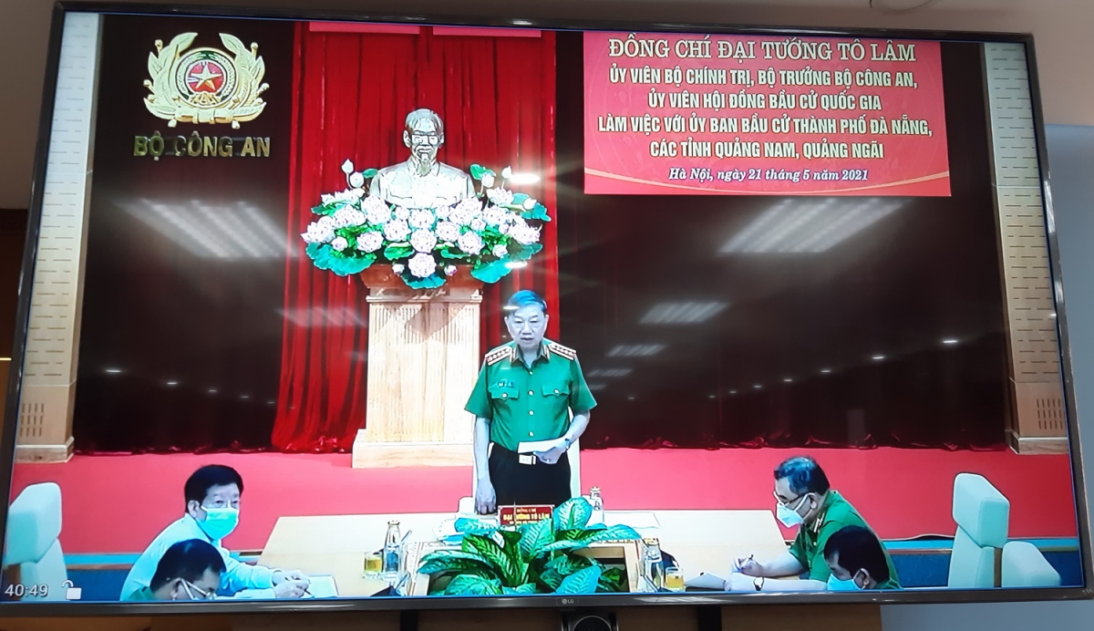 Đại tướng Tô Lâm, Bộ Trưởng Bộ Công an, Ủy viên Hội đồng Bầu cử Quốc gia chủ trì hội nghị trực tuyến tại điểm cầu Hà Nội.