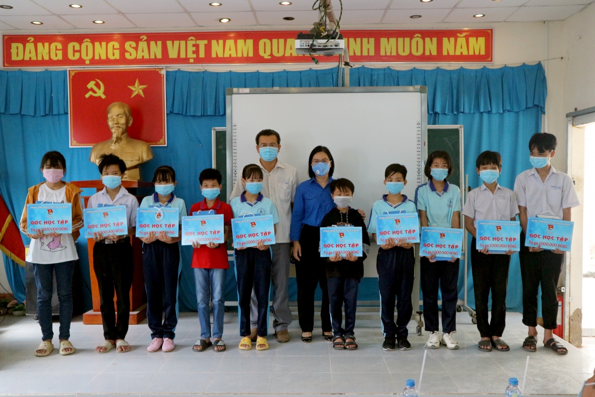 Trẻ có hoàn cảnh khó khăn trên địa bàn Trà Vinh luôn nhận được sự quan tâm từ chính quyền, đoàn thể.