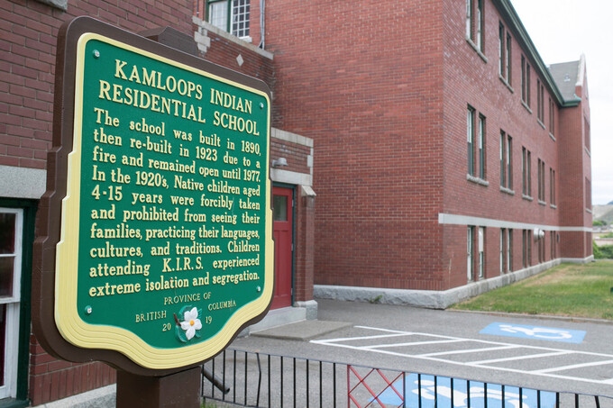 Trường nội trú Kamloops dành cho người bản địa ở British Columbia. Ảnh: AP