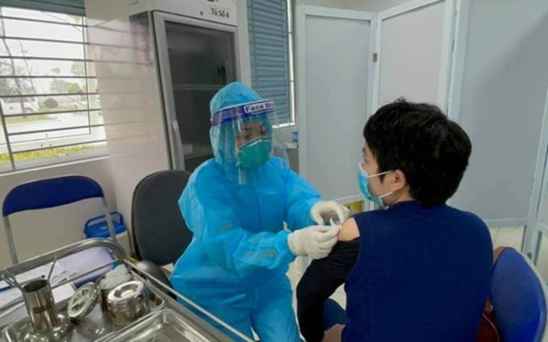 hanoi approves plan on free covid-19 vaccination for local residents picture 1