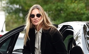 Cựu mẫu lừng danh Kate Moss "hút mắt" với vẻ ngoài sành điệu ở tuổi 47