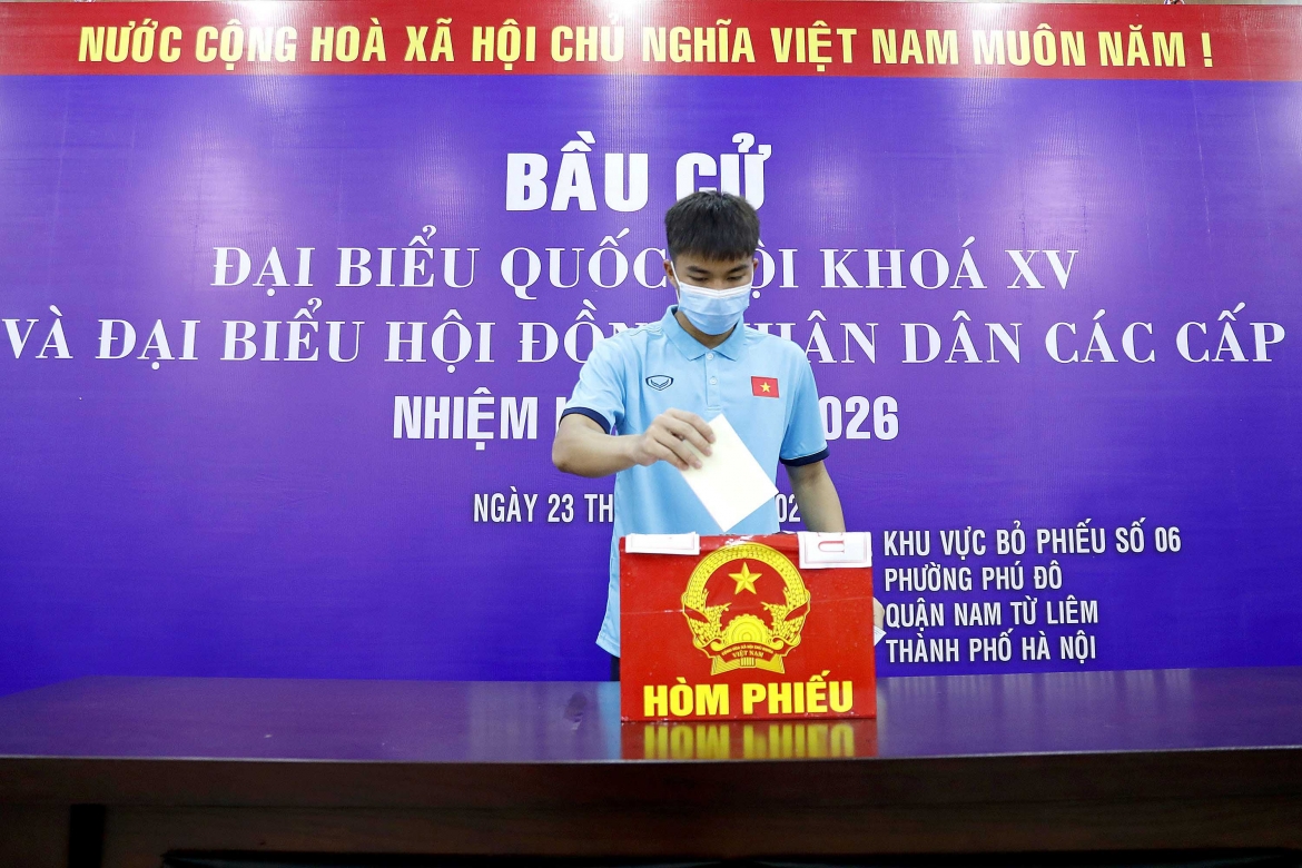 cac cau thu Dt viet nam va u22 viet nam hao hung di bau cu hinh anh 3