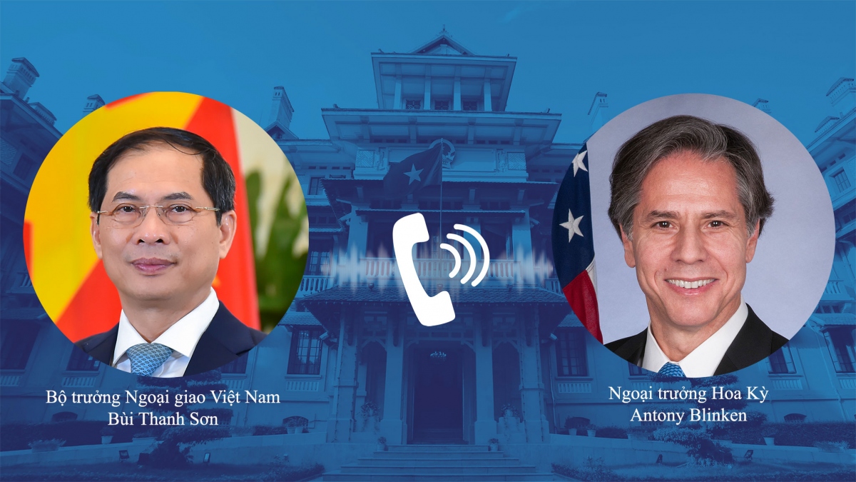 US Secretary of State Antony Blinken (R) assures his Vietnamese counterpart Bui Thanh Son during their may 28 phone talks that the US will help Vietnam access additional sources of COVID-19 vaccine supply.