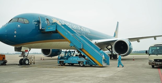 vietnam airlines provides free transport of medical personnel for bac ninh, bac giang picture 1