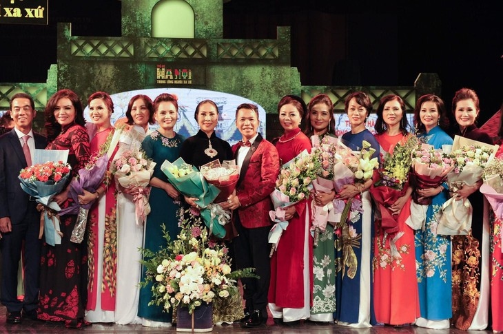 vov launches contest for overseas vietnamese singing folk songs picture 1