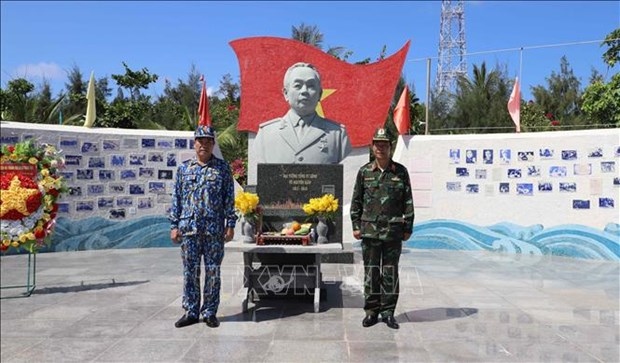 general vo nguyen giap statue a pride of truong sa people and soldiers picture 1