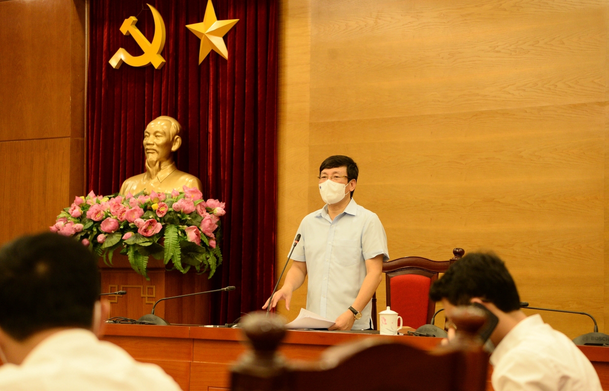 Ông Lê Duy Thành, Phó Bí thư Tỉnh ủy, Chủ tịch UBND tỉnh, Trưởng ban Chỉ đạo phòng, chống dịch bệnh COVID-19 tỉnh Vĩnh Phúc tại cuộc họp báo. 