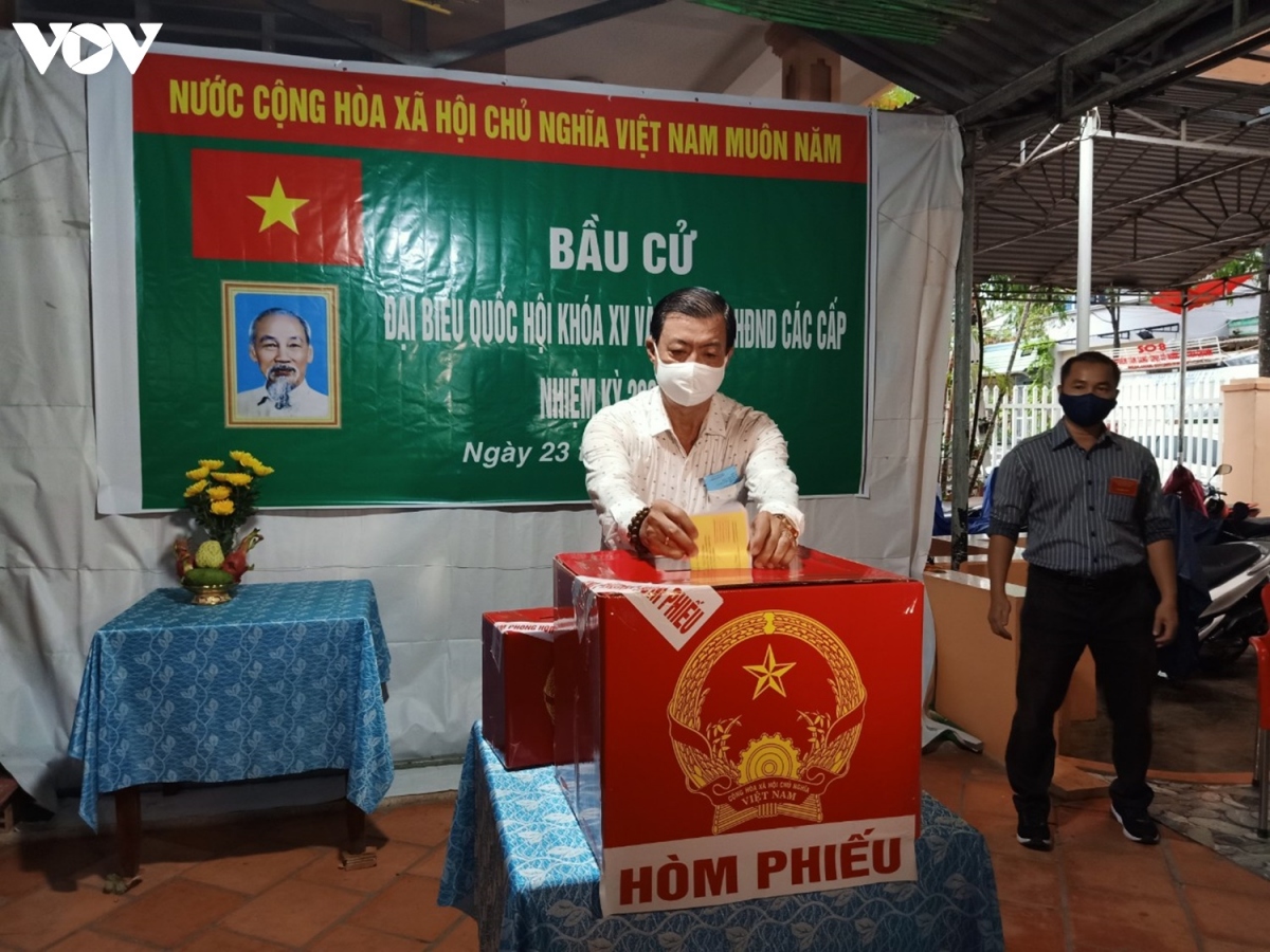 cu tri tren dao ly son, phu quoc, co to, con co di bau cu rat som hinh anh 1