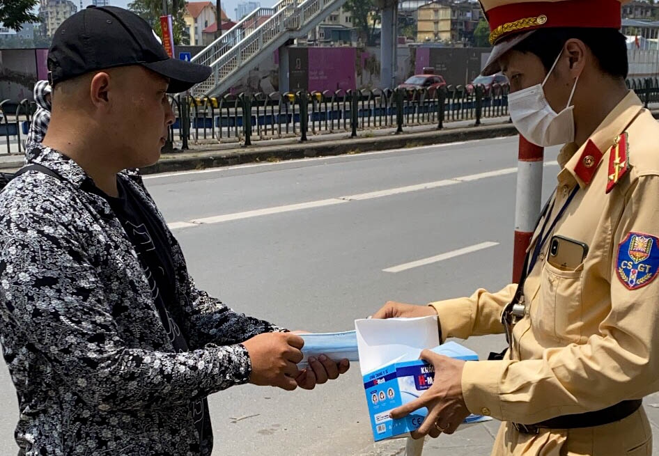 csgt toan quoc no luc bao dam an toan bau cu, tang cuong phong chong dich covid-19 hinh anh 5