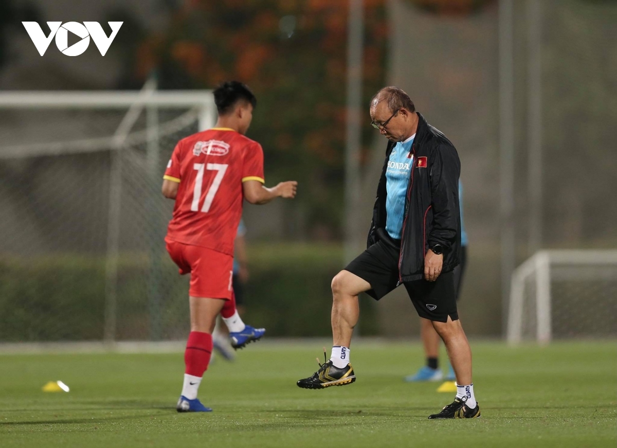  De bep indonesia 4-0, Dt viet nam ca khuc khai hoan dau tien tren dat uae hinh anh 2