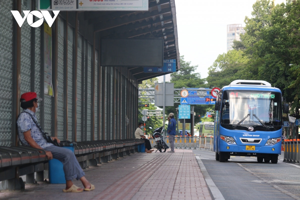 social distancing order leaves hcm city streets empty picture 12