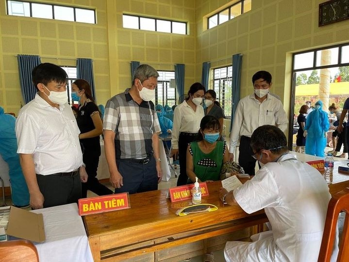 luc nam, bac giang tiem 8.500 lieu vaccine covid-19 trong dot dau hinh anh 2