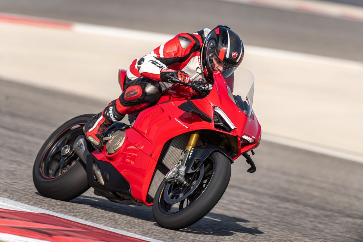 ducati panigale v4 lo dien voi muc gia hon 700 trieu dong hinh anh 1