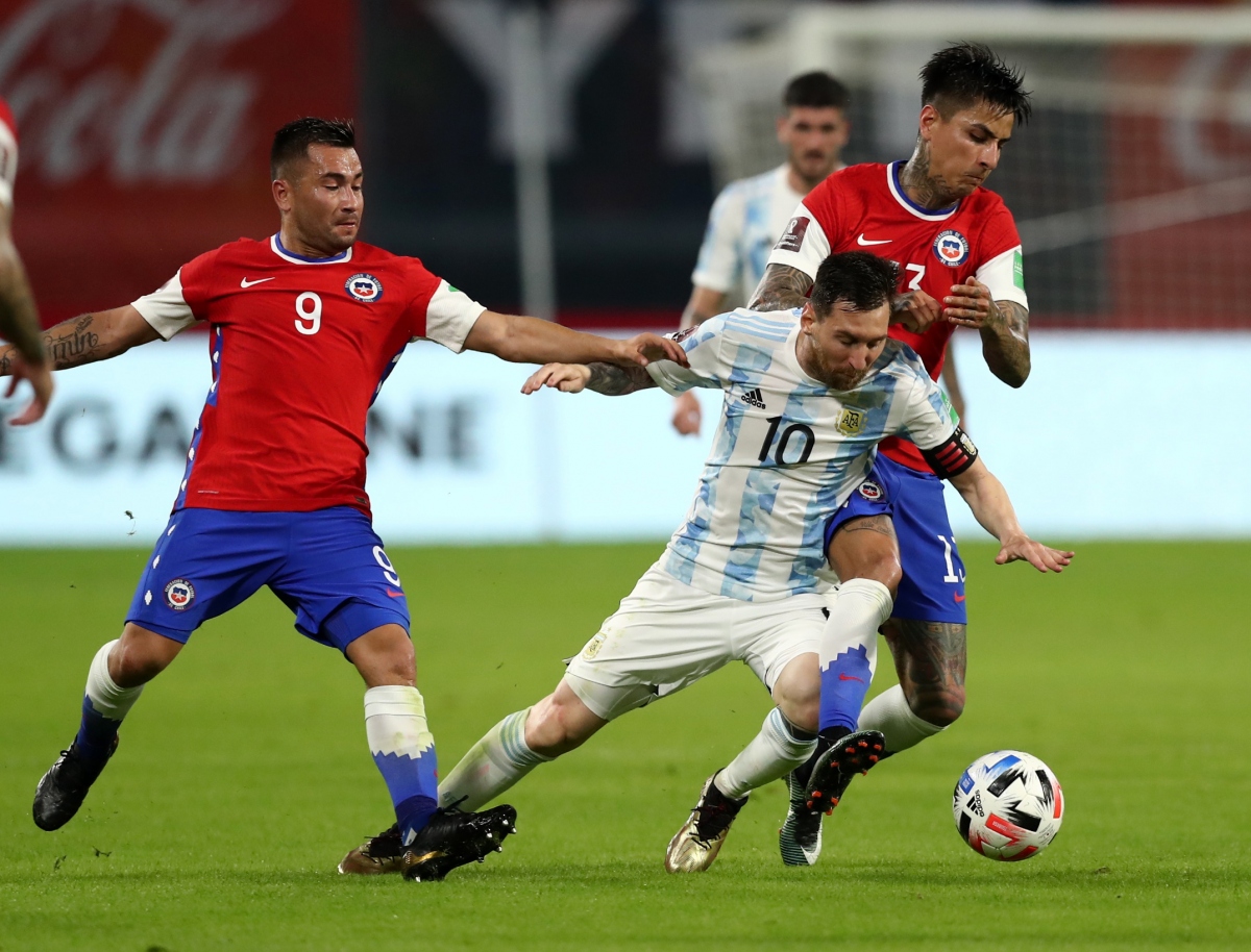 messi lap cong, argentina van bi chile cua diem dang tiec hinh anh 1