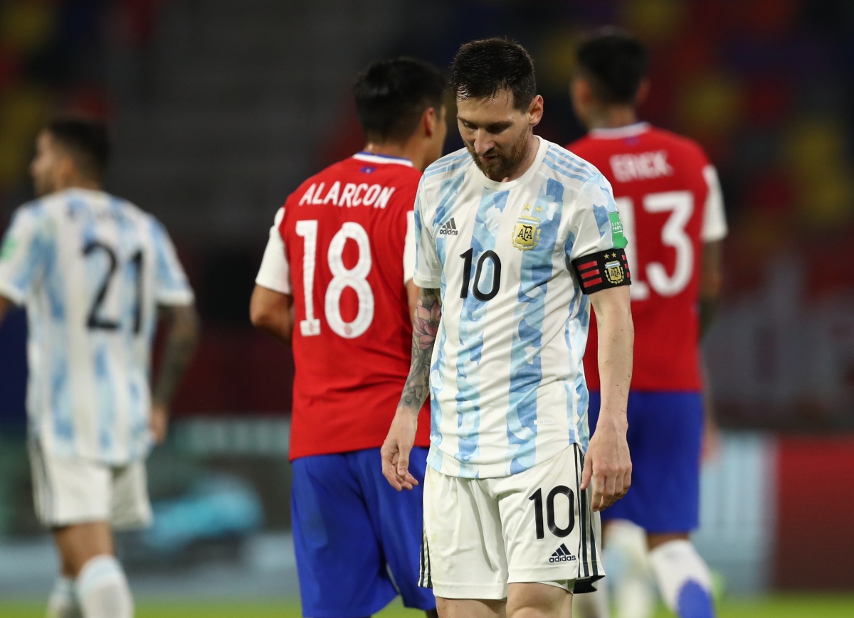 messi lap cong, argentina van bi chile cua diem dang tiec hinh anh 2