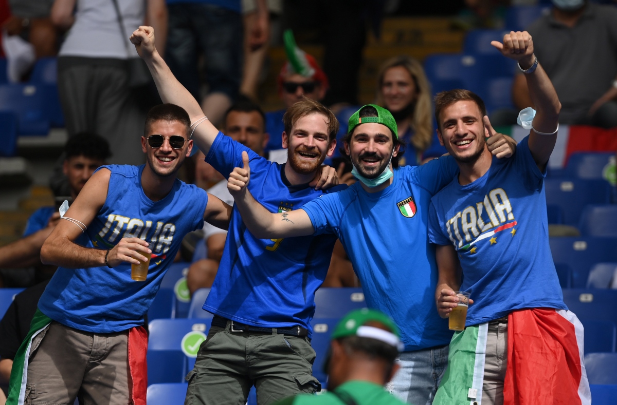 Mọi ngả đường đều dẫn tới thành Rome đêm nay. (Ảnh: Reuters).