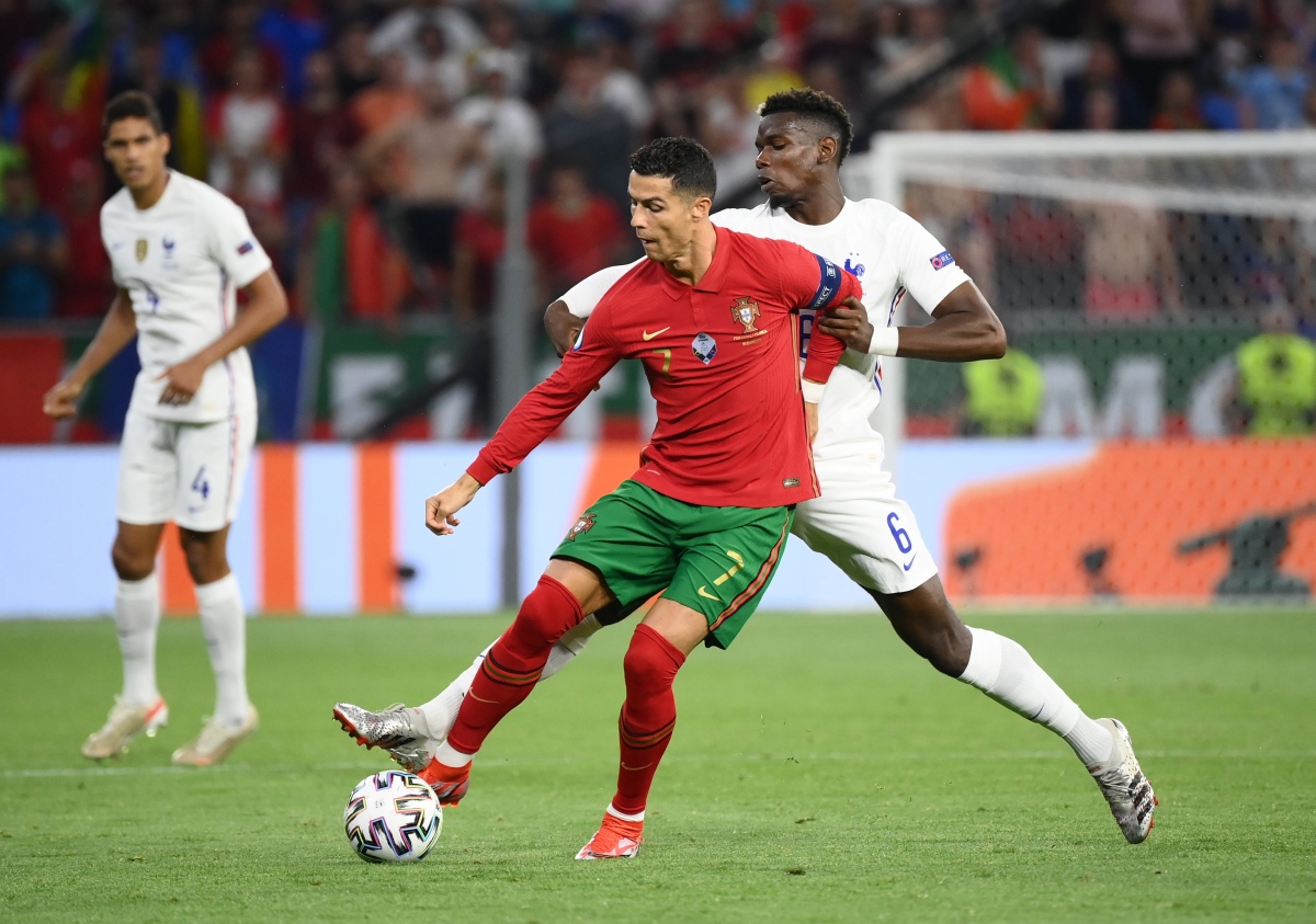 Ronaldo mở tỷ số trên chấm phạt đền. (Ảnh: Reuters).