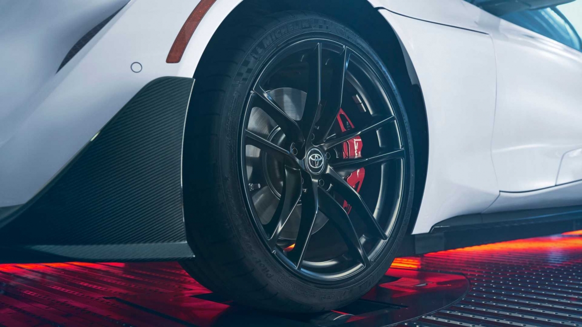 xe hieu suat cao toyota supra 2022 co them ban a91 voi nhieu trang bi soi carbon hinh anh 10