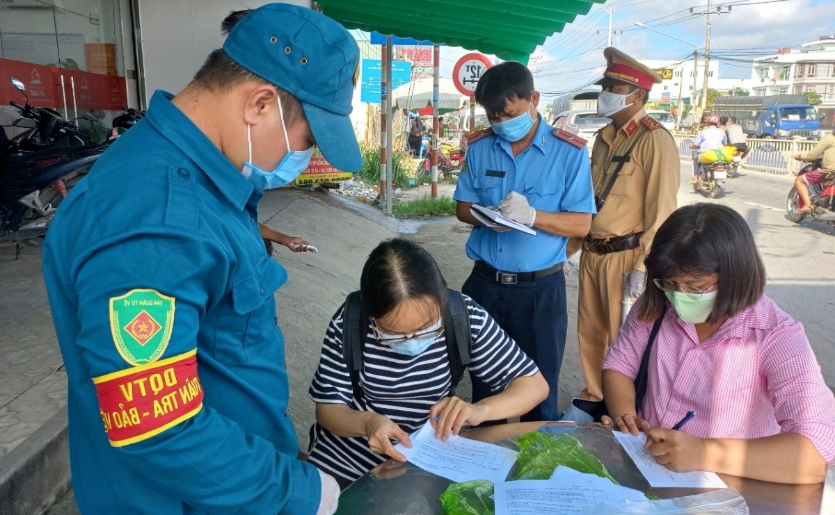 kiểm soát covid-19 vùng giáp ranh, không còn cảnh mạnh ai nấy làm hình ảnh 1 kiem soat covid-19 vung giap ranh, khong con canh manh ai nay lam hinh anh 1