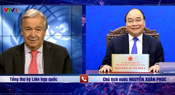 Chủ tịch nước Nguyễn Xuân Phúc điện đàm với Tổng Thư ký Liên Hợp Quốc Antonio Guterres. (ảnh: VTV)