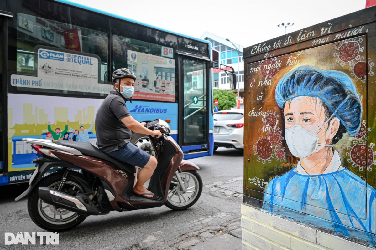 paintings on electricity boxes encourage people to fight covid-19 picture 3