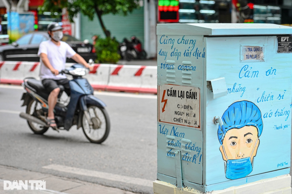 paintings on electricity boxes encourage people to fight covid-19 picture 4