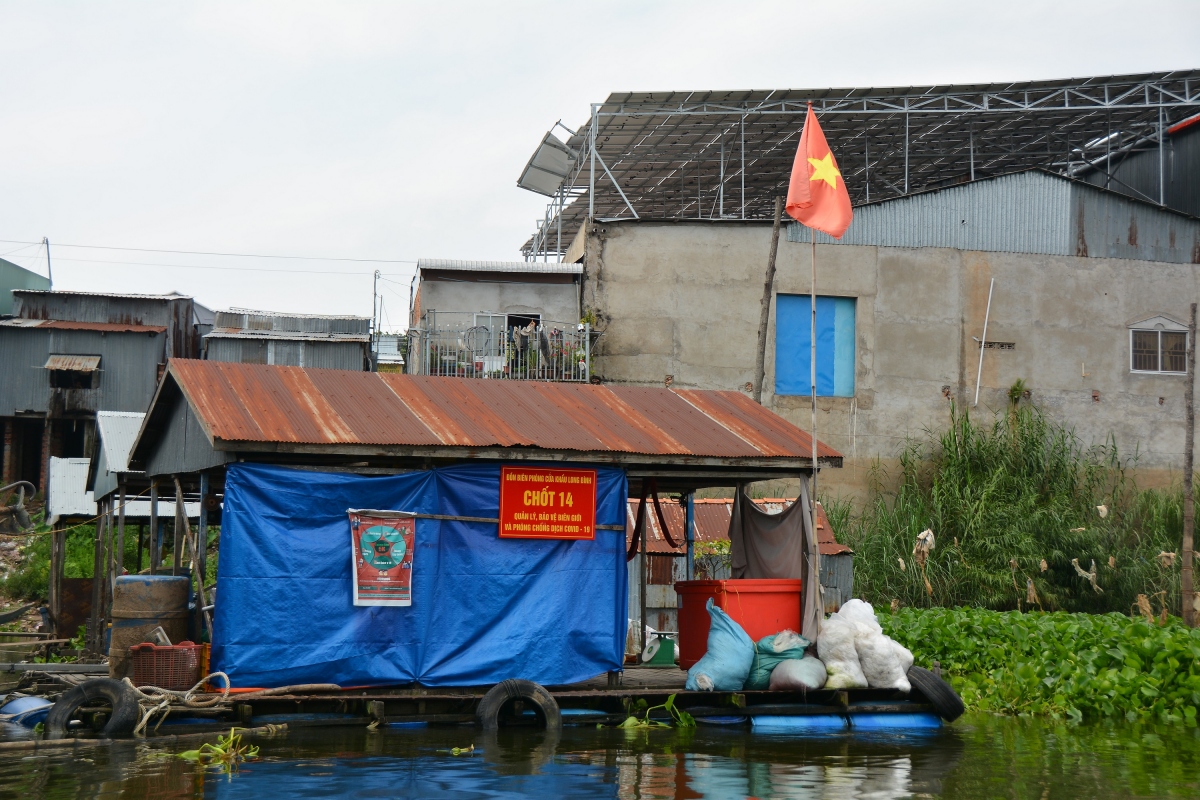 an giang duy tri hon 1.700 can bo ngan chan nhap canh trai phep hinh anh 5