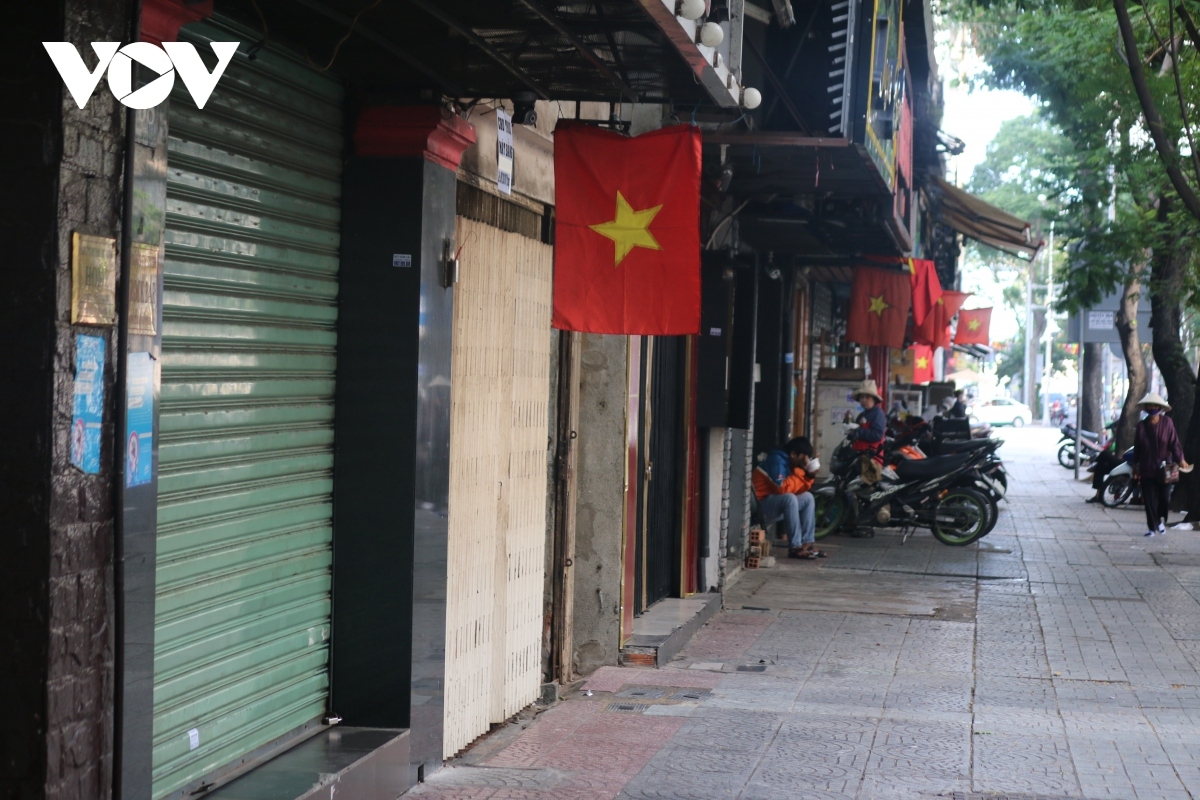 social distancing order leaves hcm city streets empty picture 8