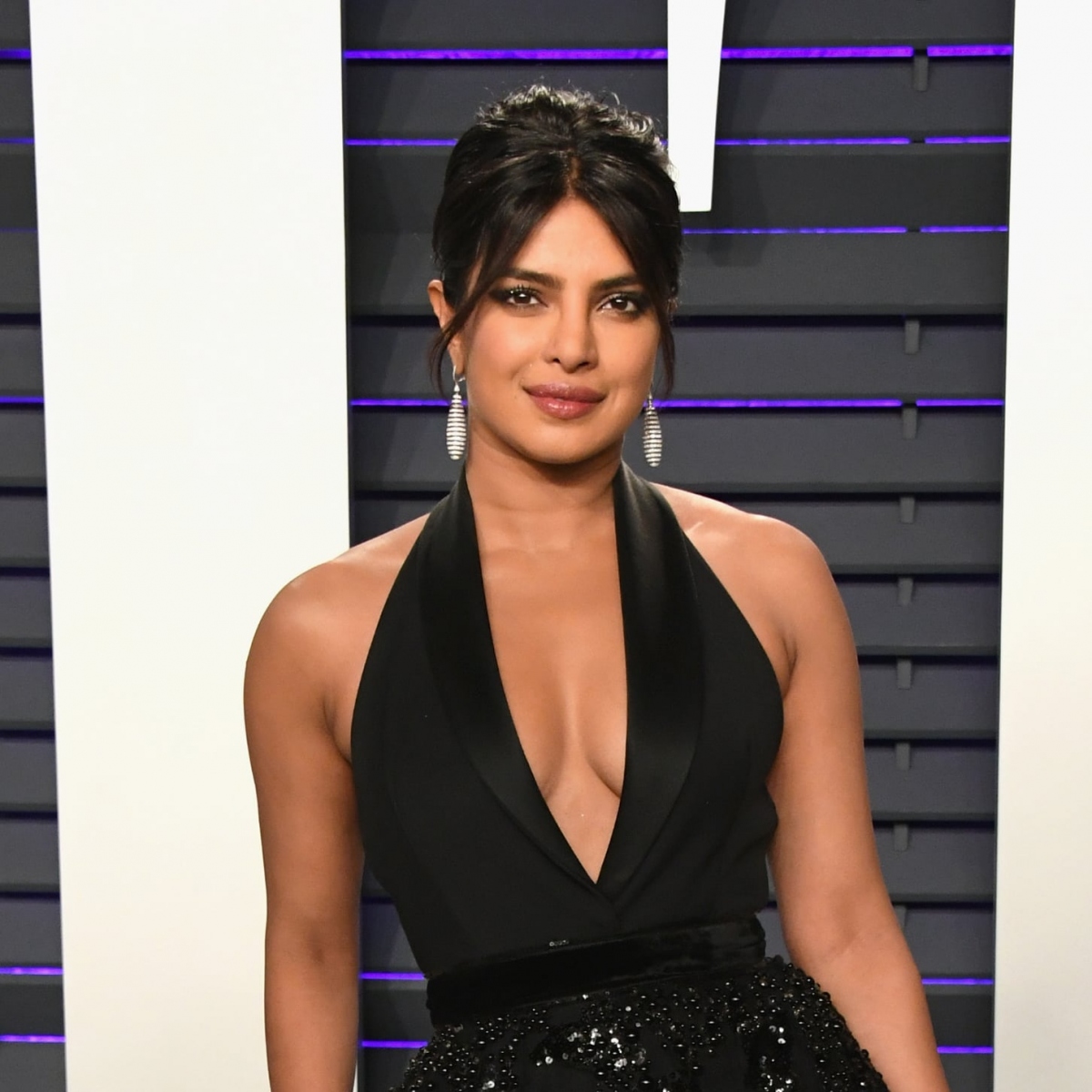 hoa hau priyanka chopra dien mot khong noi y, khoe nguc day goi cam hinh anh 7