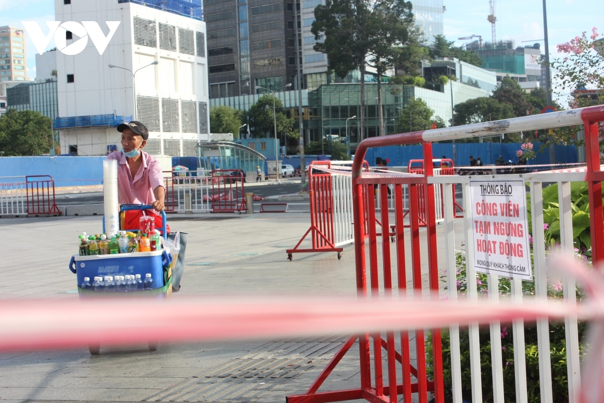 social distancing order leaves hcm city streets empty picture 11