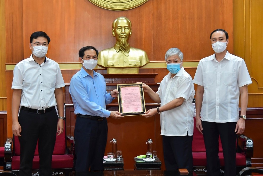 vietnamese abroad raise vnd6.2 billion for covid-19 vaccine fund picture 1