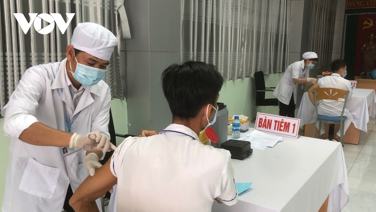 hau giang to chuc tiem vaccine covid-19 dot ii nam 2021 hinh anh 1