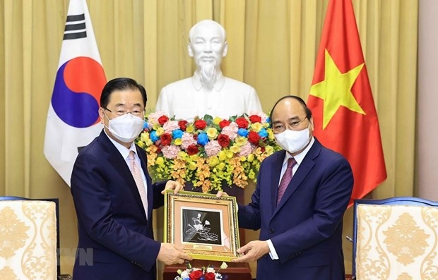 vn leaders receive rok foreign minister picture 1