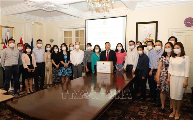 vietnamese people in uk support covid-19 vaccine fund picture 1