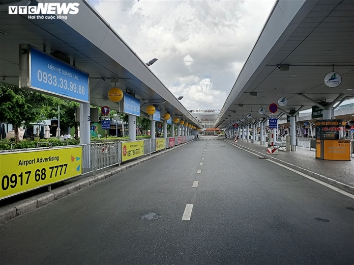 transport hubs in hcm city fall quiet amid social distancing period picture 2