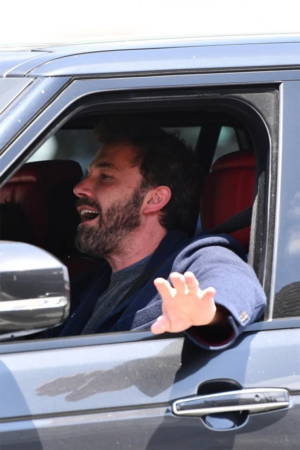 ben affleck vui ve den nha vo cu don cac con di choi hinh anh 3