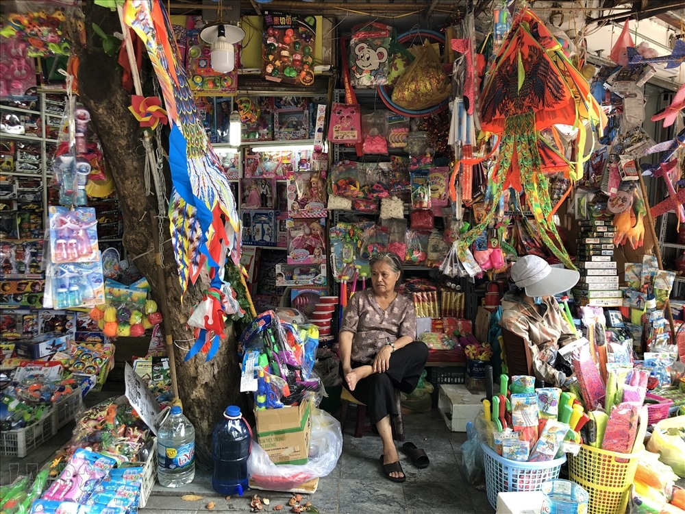 Thị trường quà tặng thiếu nhi 1/6: Sức mua giảm sâu