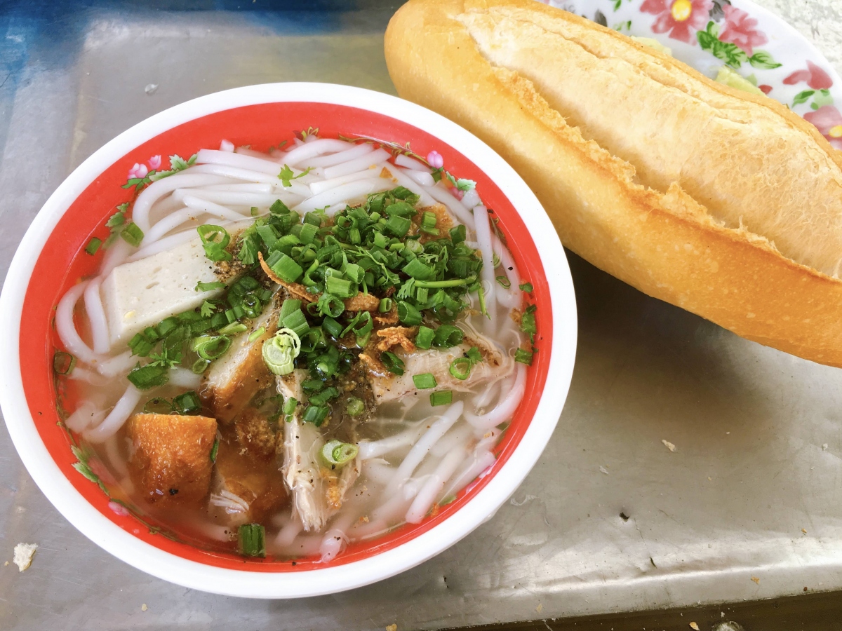 banh canh noodle in phan rang offers foodies a unique taste of local culture picture 1