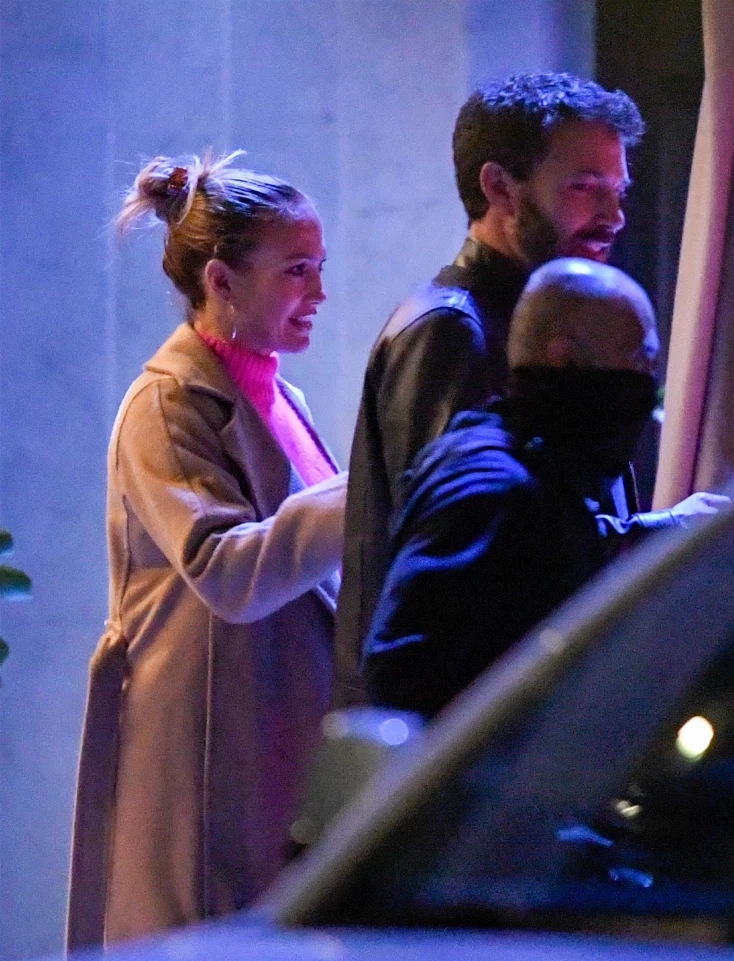 ben affleck - jennifer lopez khoac vai tinh cam giua on ao tai hop hinh anh 2