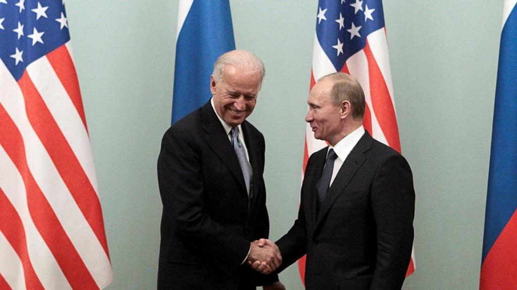 Cuộc gặp năm 2011 tại Moscow giữa Phó Tổng thống Mỹ Joe Biden và Thủ tướng Nga Vladimir Putin. Ảnh: Reuters