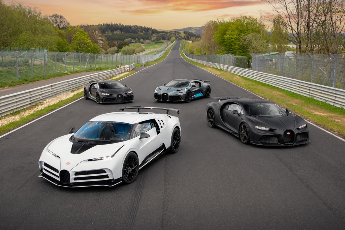 Những chiếc xe được hãng mang đến trường đua danh tiếng này năm nay gồm Bugatti Centodieci trị giá 9,78 triệu USD, Bugatti Divo giá khoảng 6,11 triệu USD, Bugatti Chiron Pur Sport giá 3,6 triệu USD và Bugatti Chiron Super Sport 300+ giá 3,9 triệu USD.