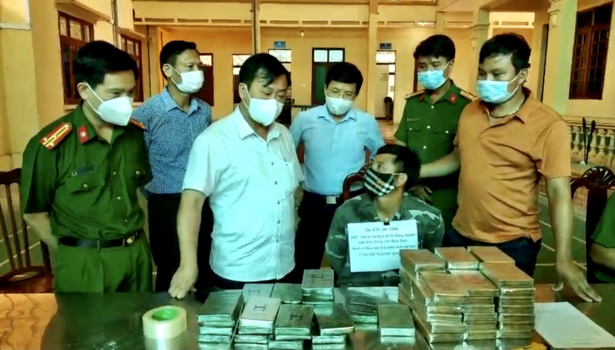 sa luoi khi dang van chuyen 78 banh heroin hinh anh 1