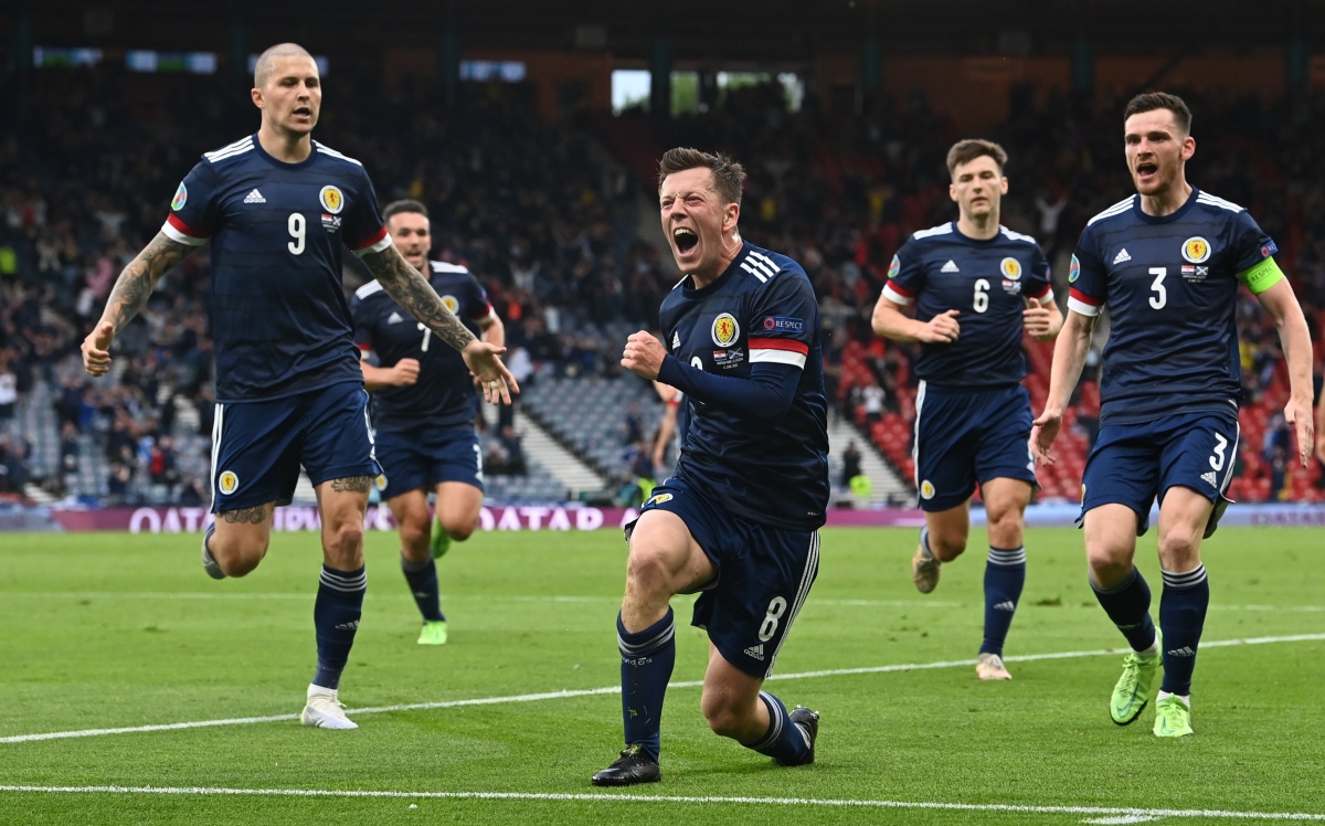 Các cầu thủ Scotland ăn mừng bàn san bằng tỷ số cuối hiệp 1. (Ảnh: Reuters)