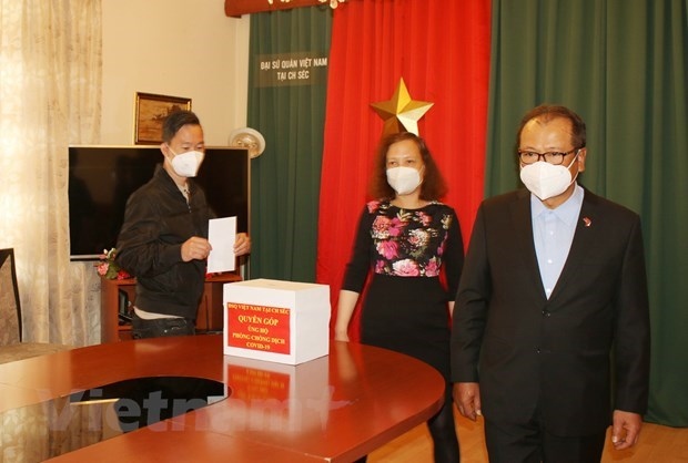 vietnamese community in czech republic supports covid-19 fight at home picture 1