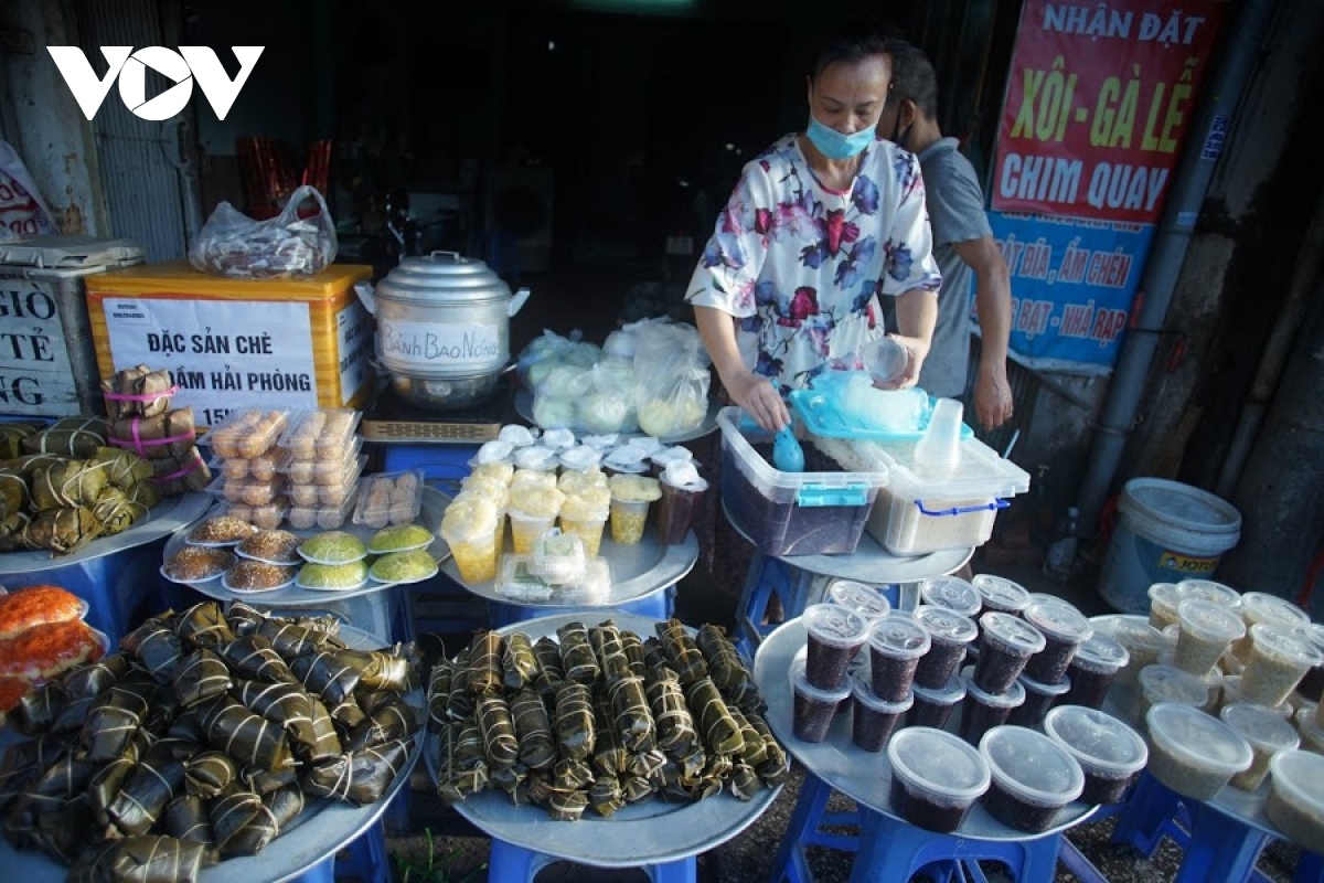 hanoi market enjoys brisk trade for doan ngo festival picture 9