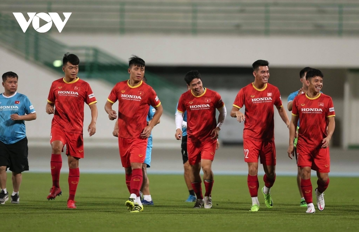  De bep indonesia 4-0, Dt viet nam ca khuc khai hoan dau tien tren dat uae hinh anh 1