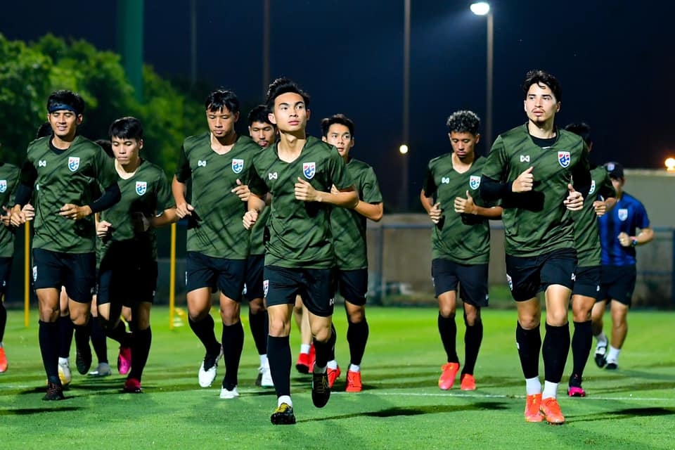 ĐT Thái Lan không có sự phục vụ của hai trụ cột Chanathip và Theerathon khi đối đầu Indonesia. (Ảnh: FAT).