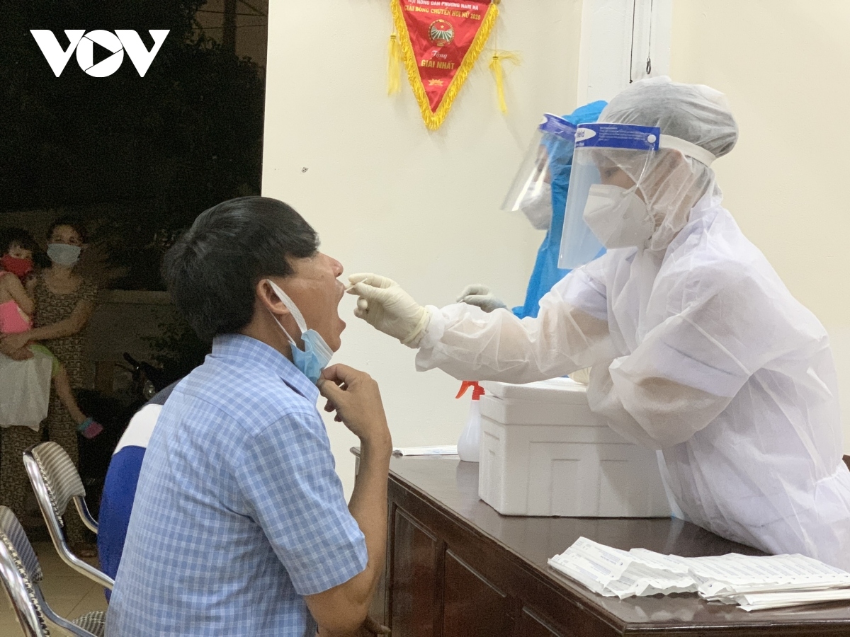 hundreds in central city undergo overnight covid-19 test picture 3